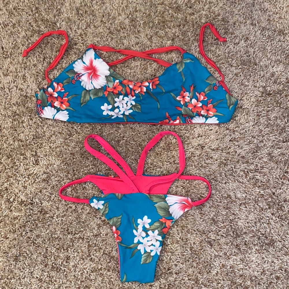 Hawaiian boutique reversible bikini!